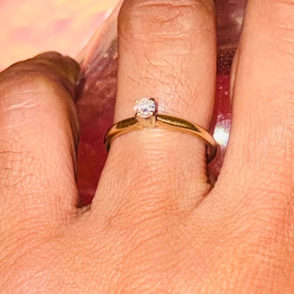 Elegant 14  Gold Ring with Diamond Accent